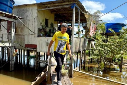 Em Anori e Autazes, Comandante Dan entrega motores e cestas básicas a pescadores com recursos de emendas impositivas