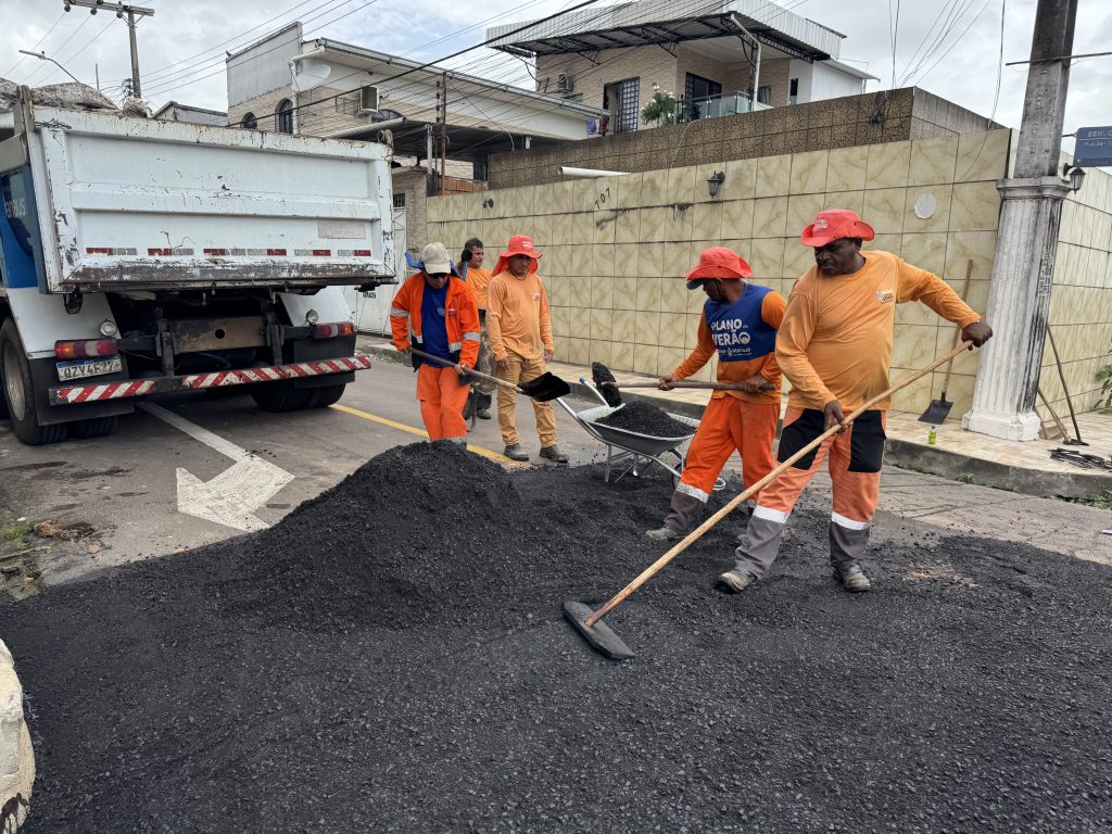 Prefeitura de Manaus recupera rua no bairro São Jorge