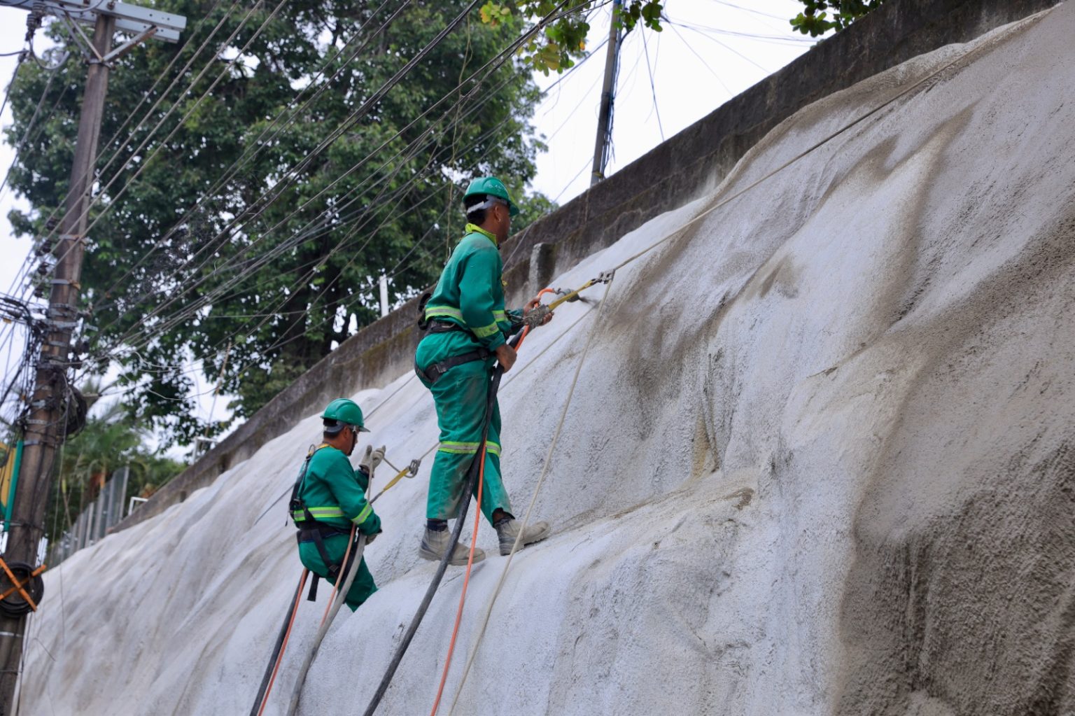 Prefeitura avança em obra com geomanta na avenida Mário Ypiranga