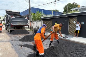 Prefeitura de Manaus atende solicitação de moradores do bairro São José e recupera via com novo asfalto