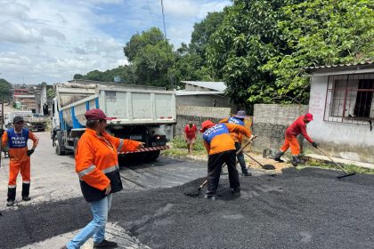 Prefeitura realiza recuperação asfáltica no bairro Jorge Teixeira