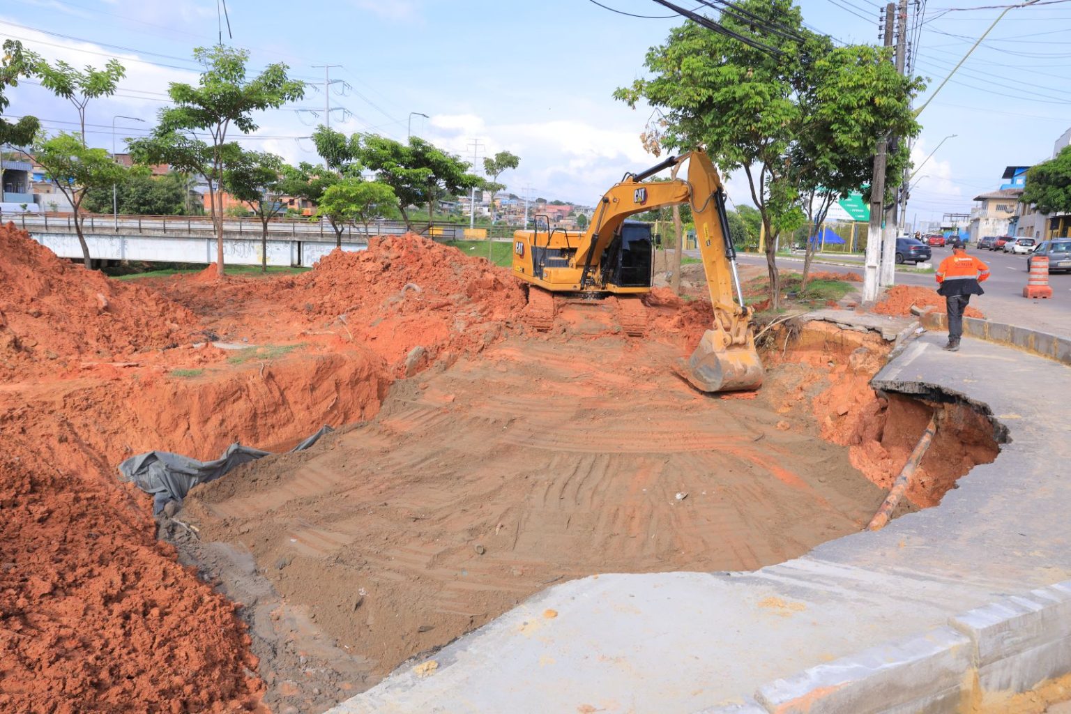 Prefeitura de Manaus avança na recuperação da rede de drenagem profunda da avenida Brasil