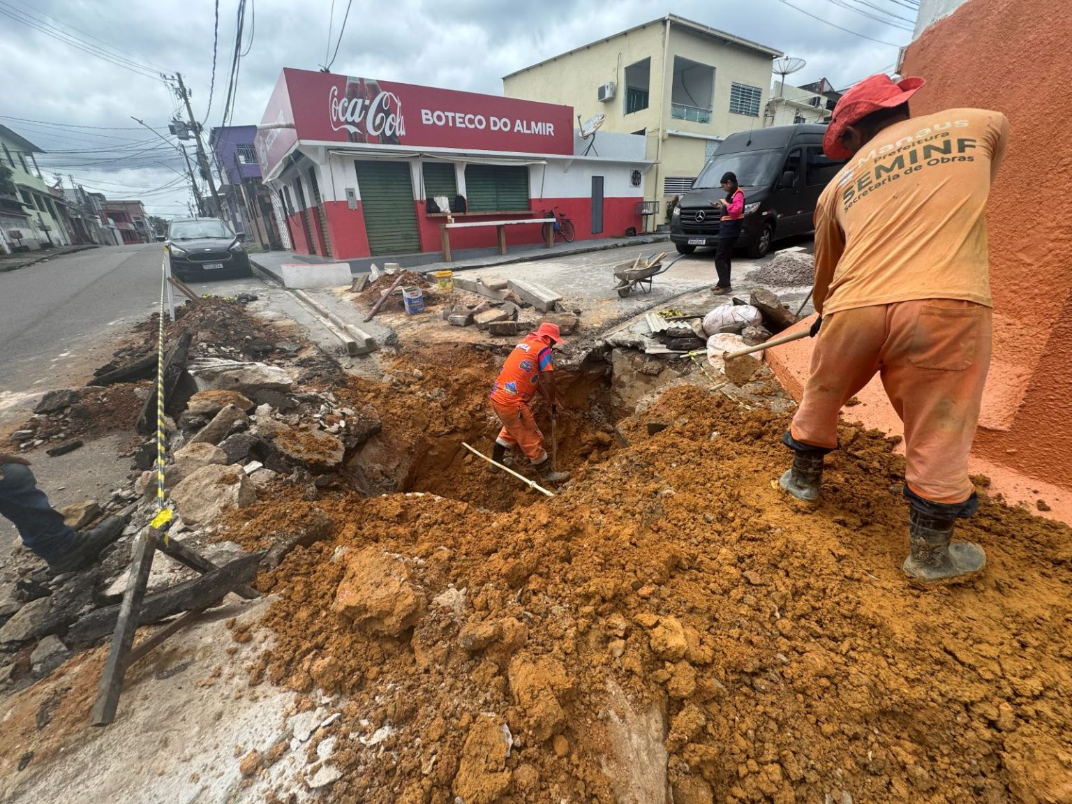 Prefeitura de Manaus realiza obra de melhoria nos sistemas de escoamento de águas pluviais no bairro Santo Antônio