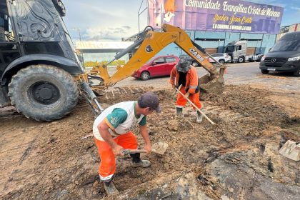 Prefeitura de Manaus recupera drenagem danificada após falha de serviço da concessionária de água no Centro