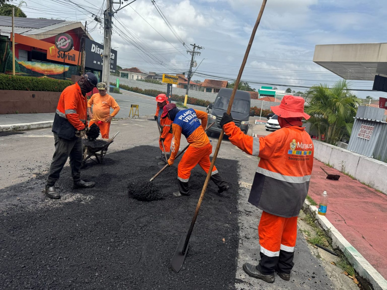 PMM reforça manutenção asfáltica no bairro Flores