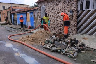 Prefeitura de Manaus remove toneladas de lixo de drenagem