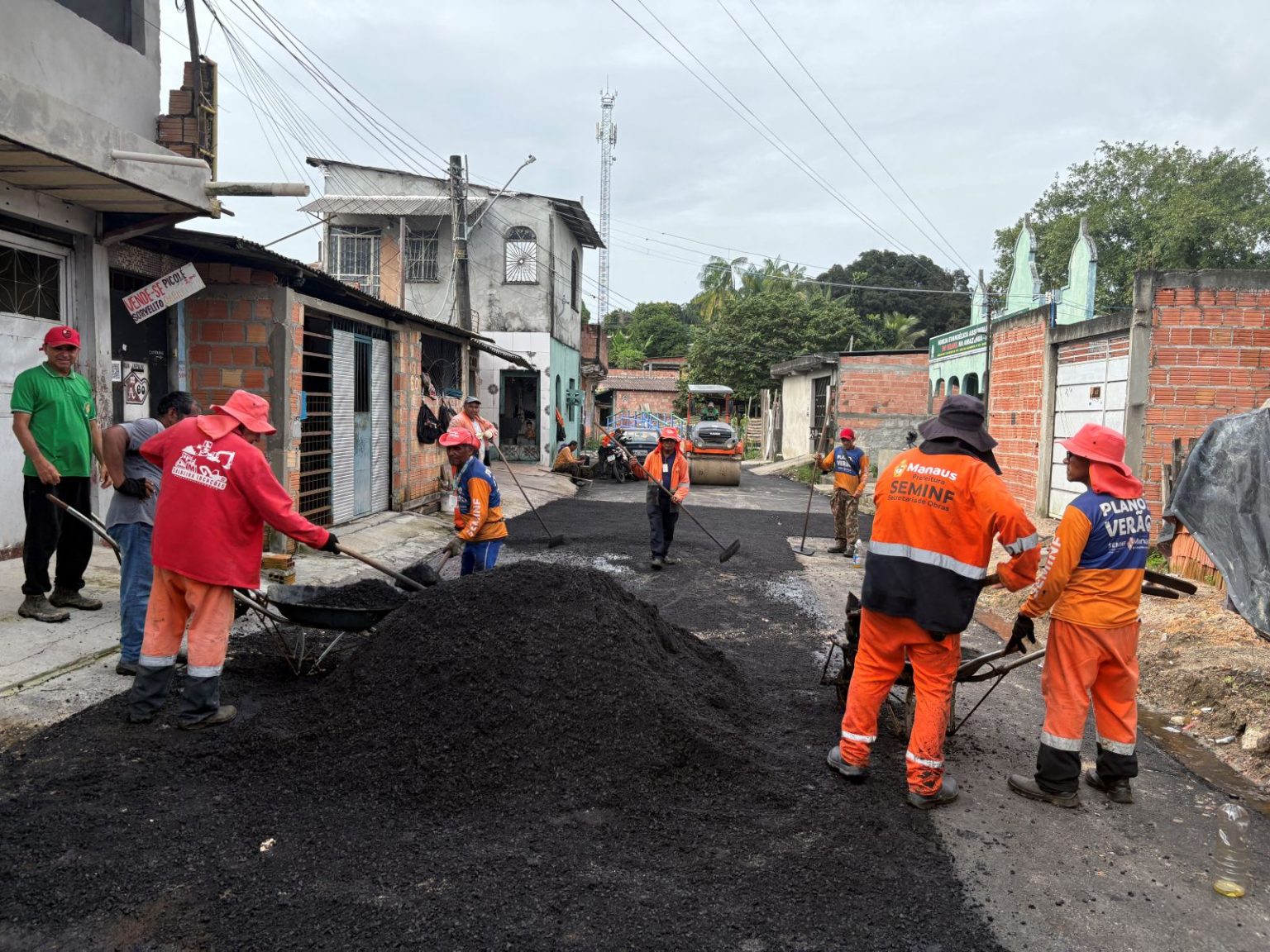 Prefeitura recupera via no bairro Jorge Teixeira
