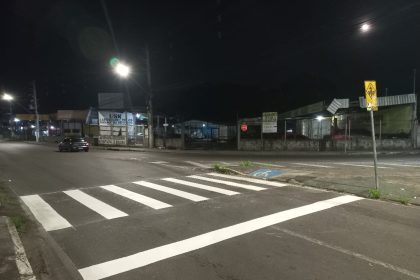 Prefeitura reforça sinalização viária em frente a escolas para ampliar segurança de pedestres em Manaus