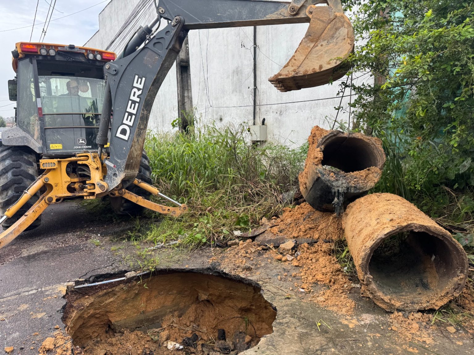 Prefeitura reforça drenagem profunda no bairro Novo Aleixo