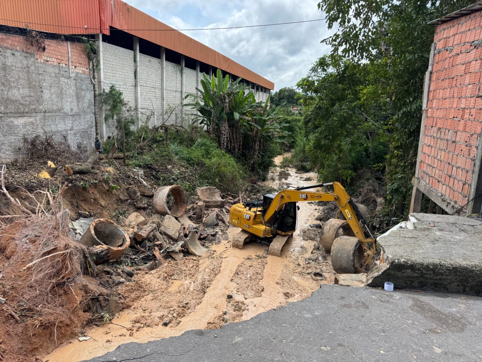 Prefeitura executa serviços de infraestrutura na Autaz Mirim