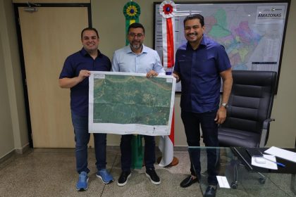 Roberto Cidade reforça compromisso com Autazes em assinatura de contrato de recuperação de trecho da AM-254