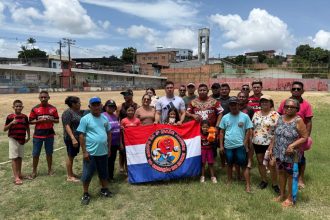 Rodrigo Guedes e moradores do Zumbi cobram a reforma do Campo do Coração Zumbi pela Prefeitura de Manaus, que recebeu emenda parlamentar de R$ 400 mil