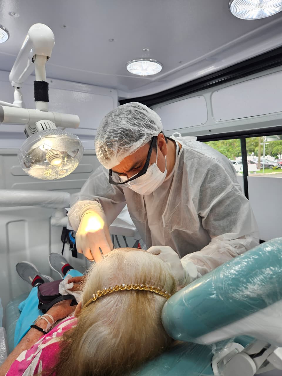 Unidade odontológica móvel realiza mais de 190 atendimentos