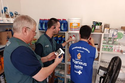 Fiscalização conjunta com apoio da Prefeitura de Manaus retira de circulação 600 quilos de saneantes irregulares na capital