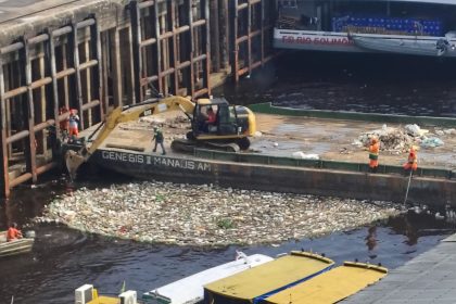 Limpeza em toda a orla do rio Negro após fortes chuvas