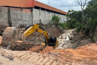 Obra de grande porte avança na avenida Autaz Mirim e prefeitura mantém frentes de trabalho em ritmo intensivo