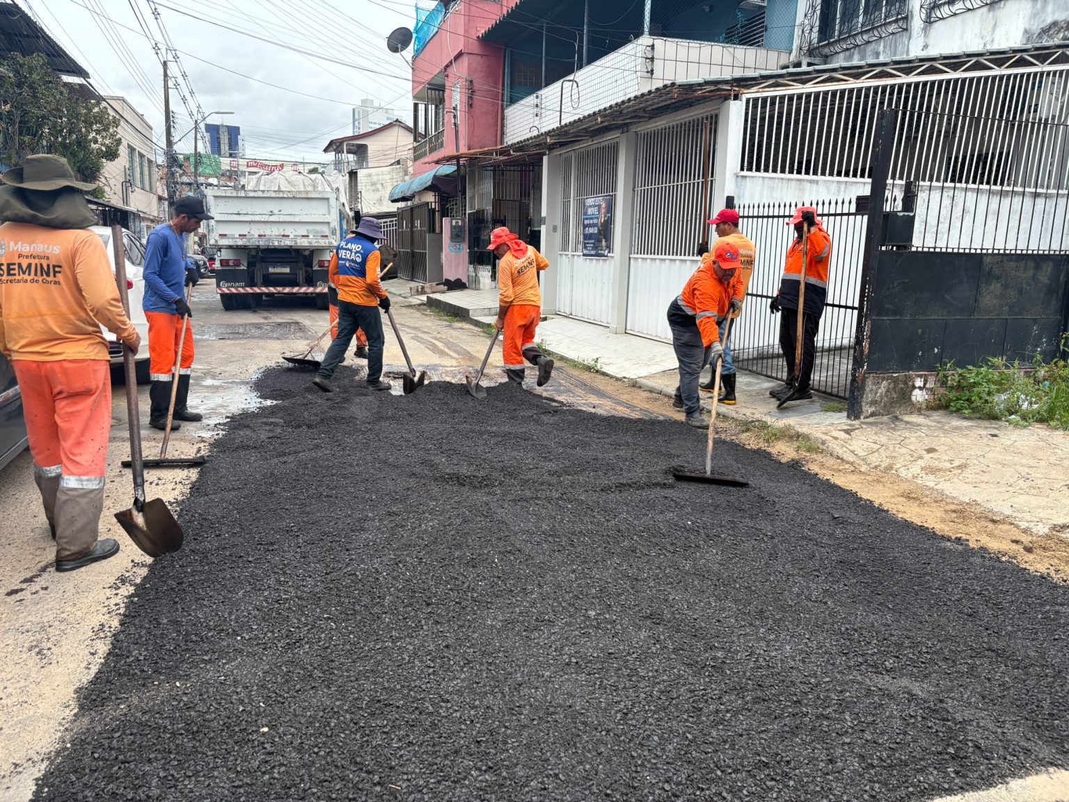 Prefeitura de Manaus intensifica recuperação asfáltica no bairro Adrianópolis