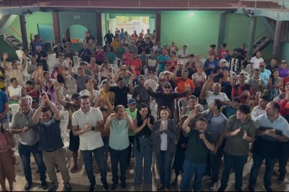 Sinésio Campos cobra Amazonas Energia pela aplicação do ‘Luz para Todos’ e alerta que mais de 500 famílias seguem sem energia em Ipixuna