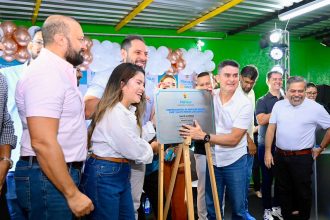 Prefeito David Almeida entrega Cmei reformado na zona Norte