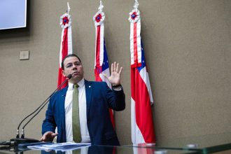 Wilker Barreto denuncia a falta de merenda em escolas no Amazonas