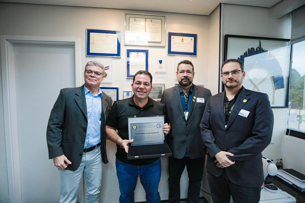 Wilker Barreto recebe homenagem de auditores de finanças da Sefaz pelas contribuições à saúde econômica do Amazonas