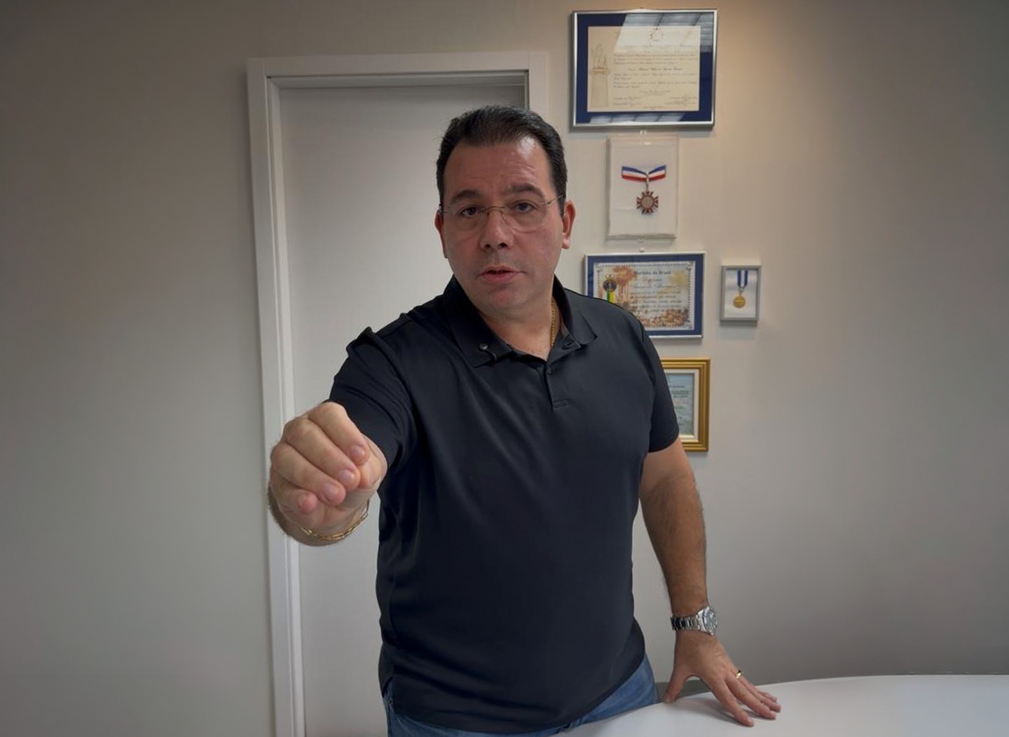 Wilker Barreto reforça denúncia sobre falta de merenda e cobra providências do Governo do Amazonas