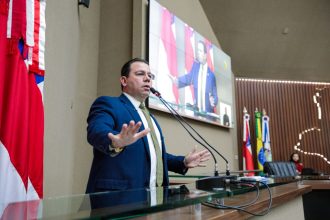 Wilker Barreto apresenta requerimento de convocação para secretária de Educação explicar a falta de merenda nas escolas do Amazonas