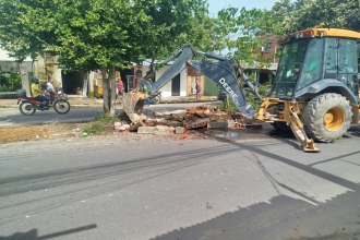 Prefeitura realiza duas demolições em áreas públicas na zona Norte de Manaus