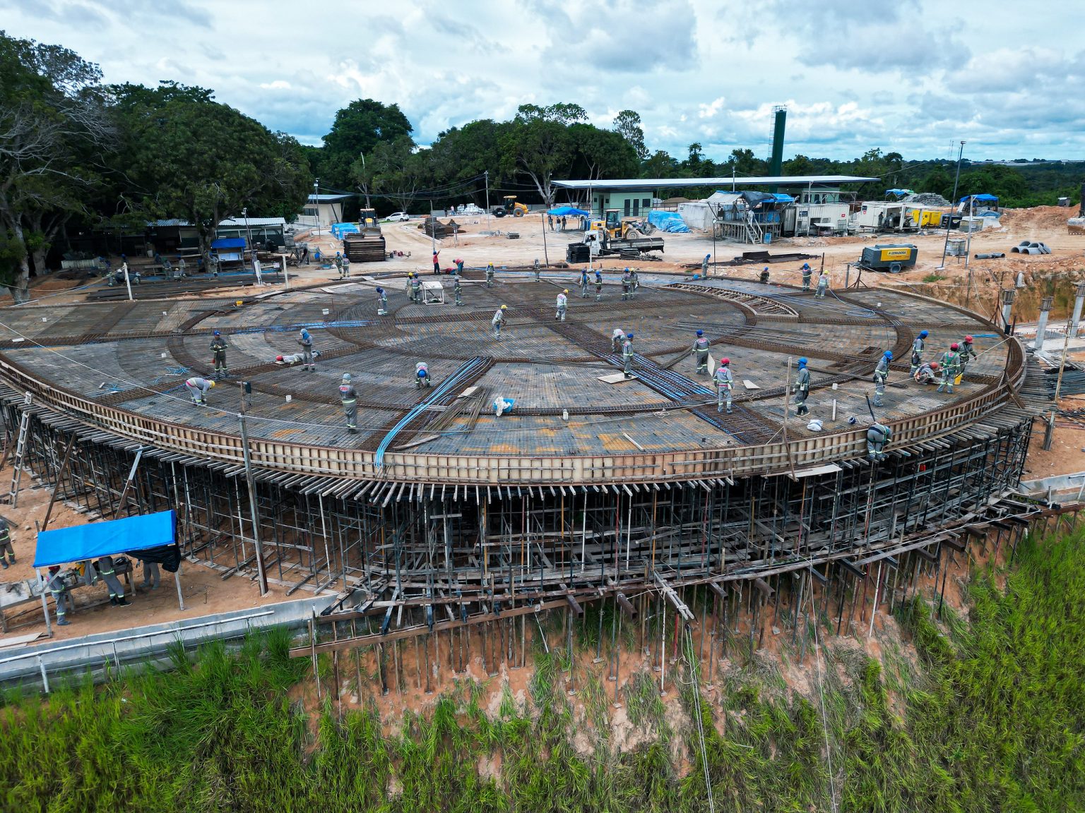 Prefeitura avança com estabilização do talude e concretagem da oca no parque Encontro das Águas Rosa Almeida