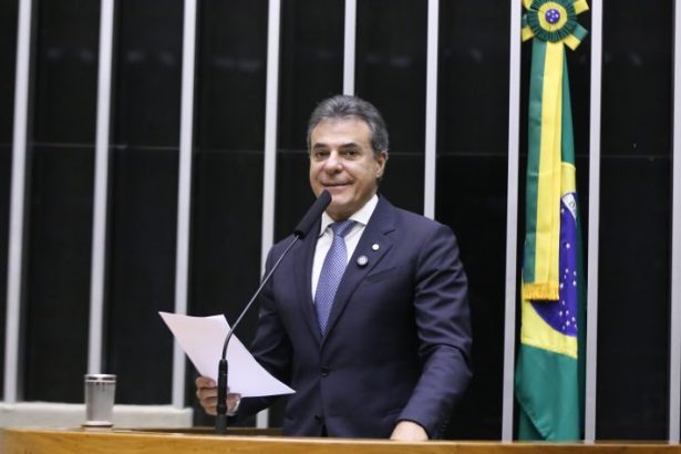 Projeto exige nome fantasia e CNPJ em faturas de cartão de crédito e débito