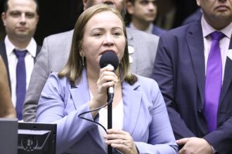 Comissão aprova projeto que obriga enfermeiros autônomos a emitir nota fiscal eletrônica