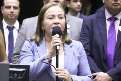 Comissão aprova projeto que obriga enfermeiros autônomos a emitir nota fiscal eletrônica