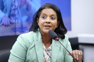 Projeto prevê autorização judicial para a concessão de crédito a menores de 18 anos