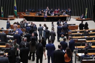 Câmara aprova regime de urgência para cinco propostas; acompanhe