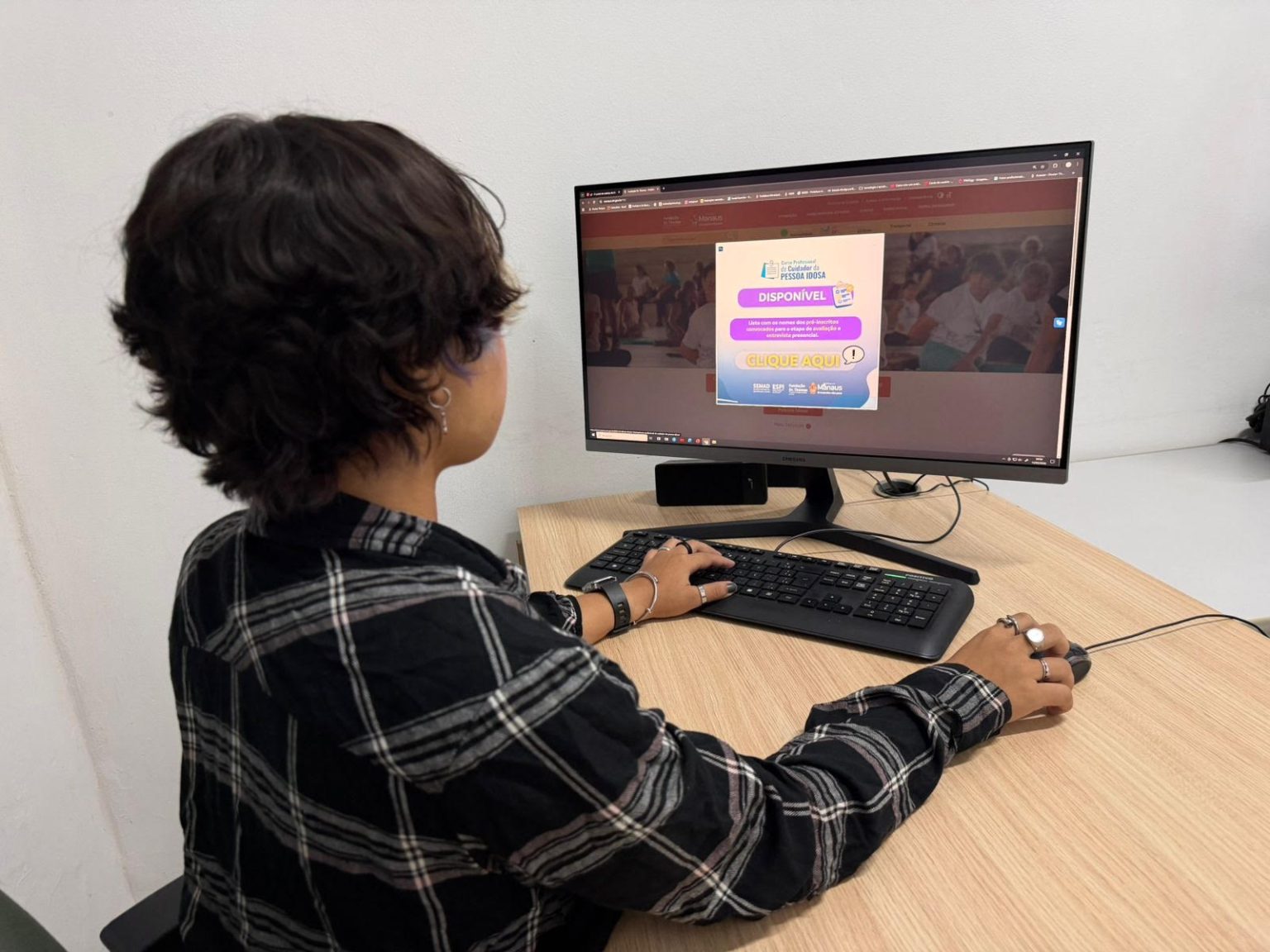 Prefeitura de Manaus divulga lista de pré-inscritos no curso profissional de Cuidador da Pessoa Idosa