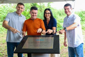 Prefeito lança pedra fundamental do primeiro Hospital-Dia