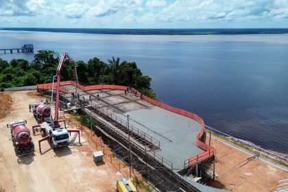 Prefeitura de Manaus realiza concretagem de vigas e laje do restaurante do parque Encontro das Águas Rosa Almeida