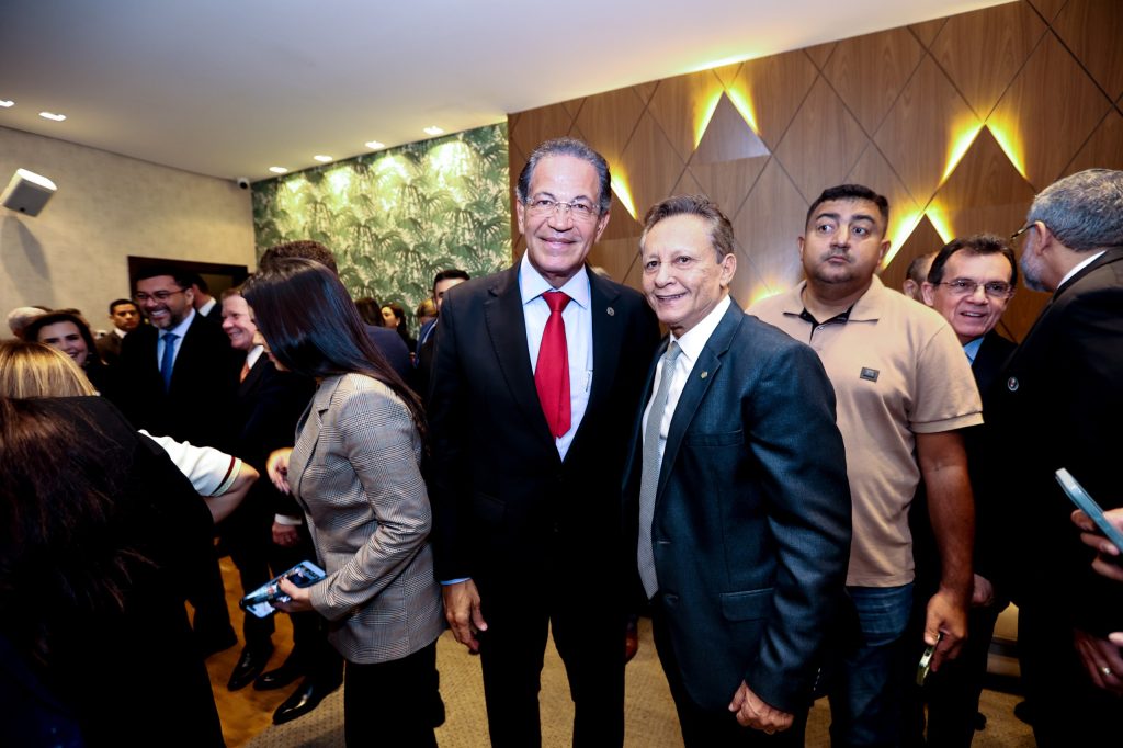 Adjuto Afonso participa da abertura do ano letivo da Escola de Contas Públicas do TCE-AM