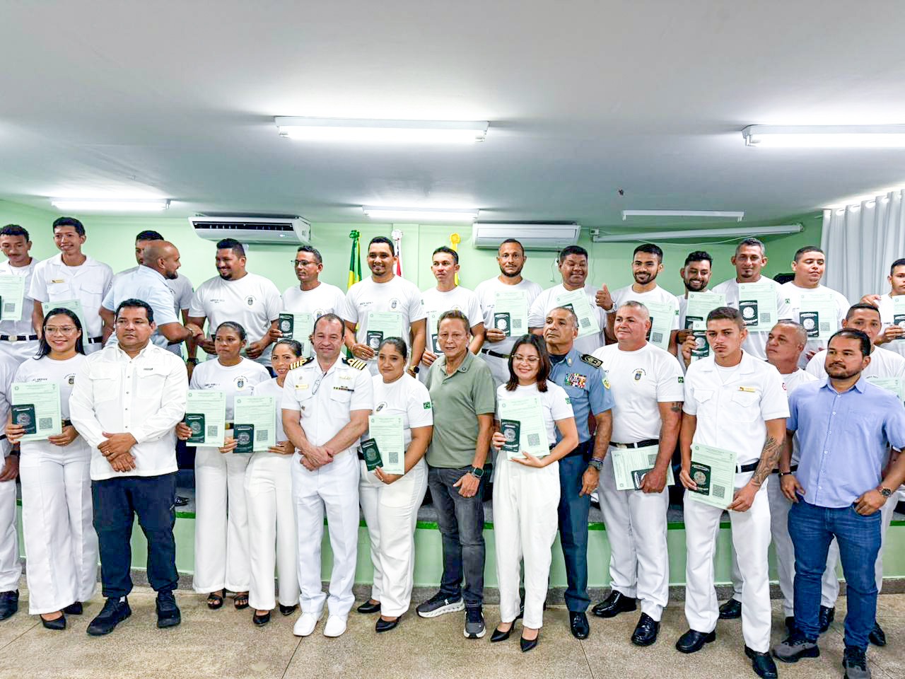 Adjuto Afonso prestigia formatura de Marinheiros de Convés em Tapauá e destaca oportunidades para o interior