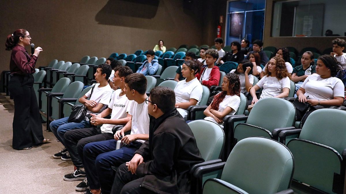 Aleam recebe estudantes do ensino médio e reforça compromisso com a educação cidadã