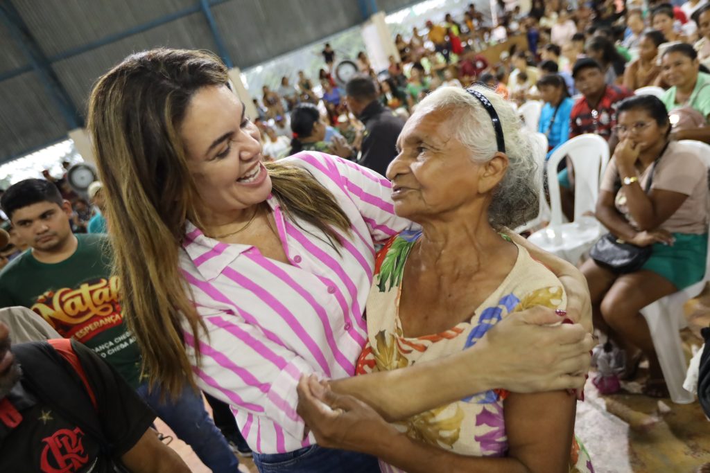 Alessandra Campelo apresenta projeto para proteger idosos contra golpes e fraudes financeiras no Amazonas