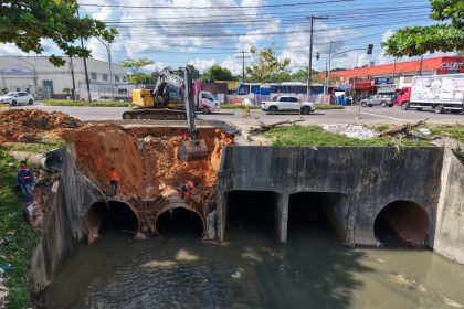 Após fortes chuvas, Prefeitura atua no igarapé do Passarinho