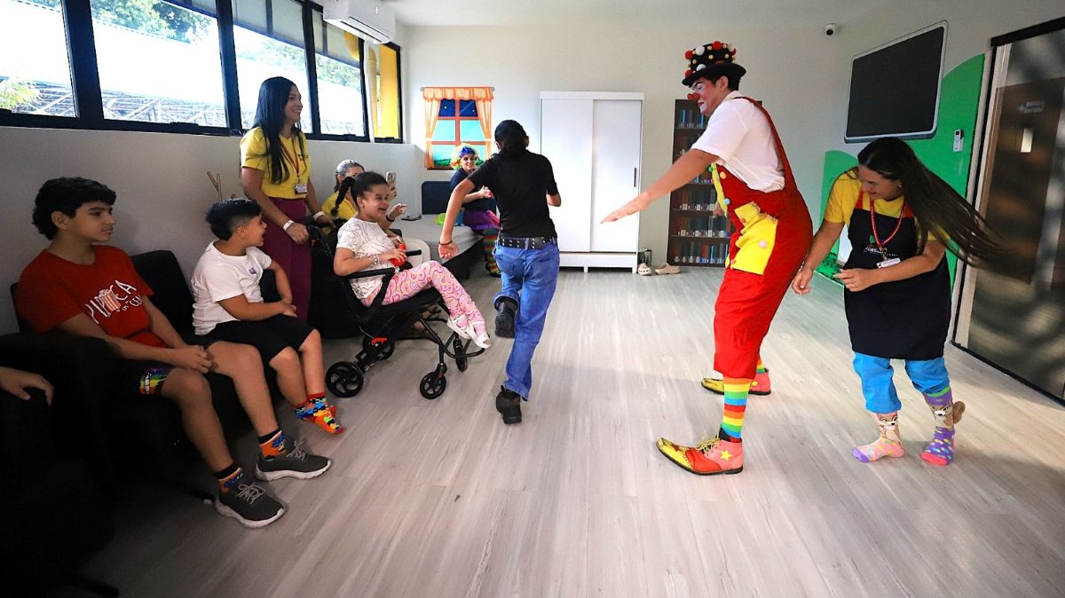 Assembleia Legislativa do Amazonas celebra Dia do Circo com atividades lúdicas para crianças neurodivergentes