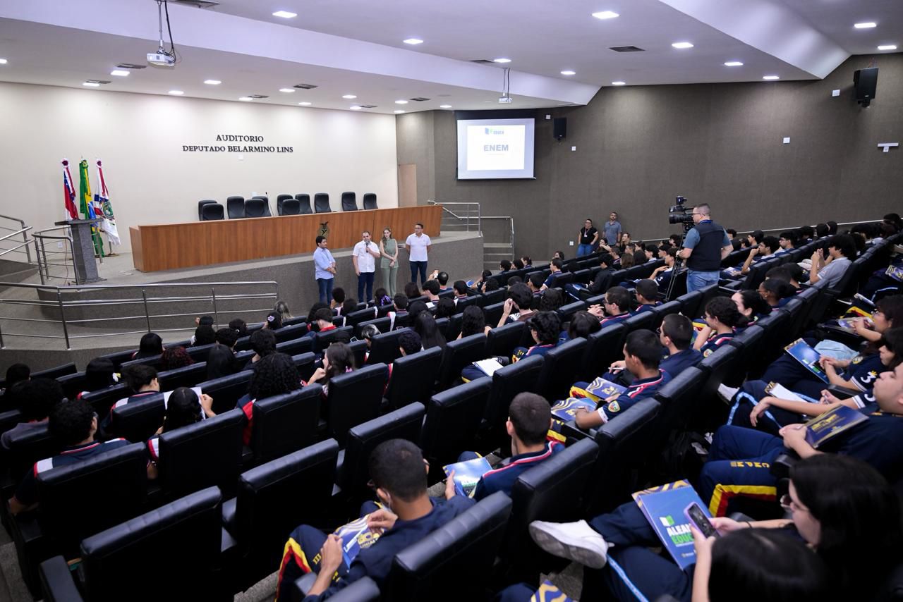 Assembleia Legislativa incentiva a participação de estudantes na política por meio de programas educativos