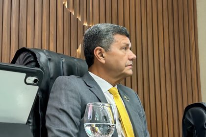 Comandante Dan apresenta convocação para que a Amazonprev compareça à Aleam