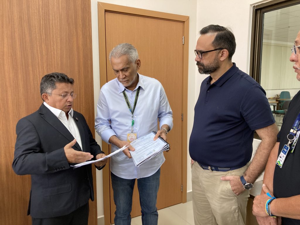 Deputado Sinésio Campos reivindica solução para escola sem energia no município de Guajará à Amazonas Energia