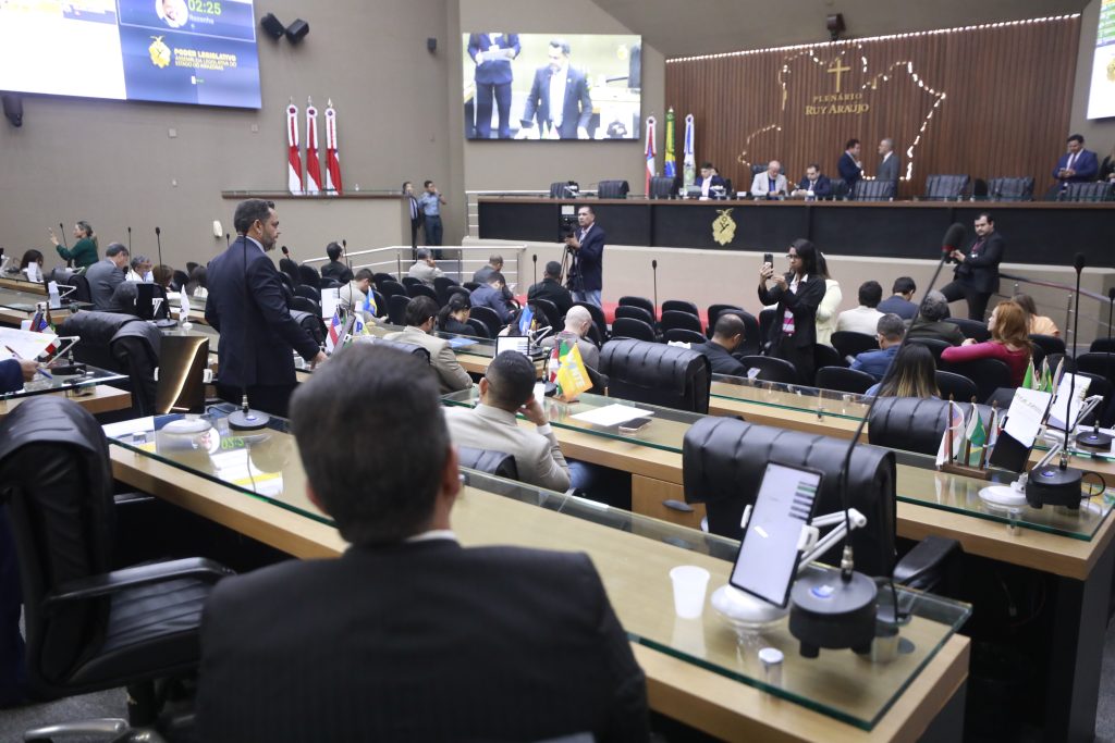 Aleam destaca proteção à criança e ao adolescente, exame de cardiotocografia e comunicação prévia ampliada em Projetos de Lei