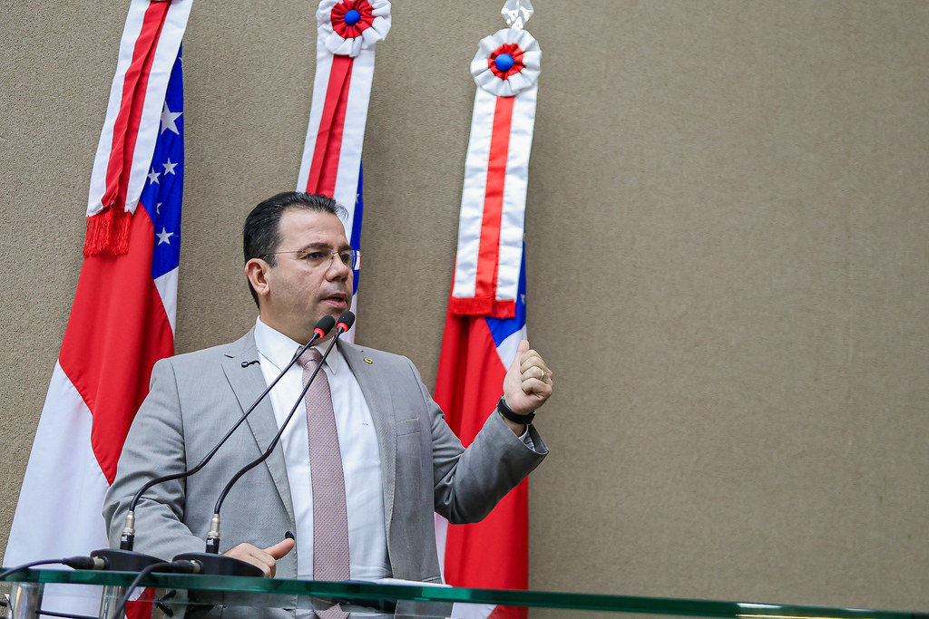 Wilker Barreto cobra regularização imediata de salários atrasados na UPA de Tabatinga