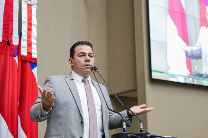 Wilker Barreto questiona contrato de R$ 1,3 bilhão da Seduc sem licitação