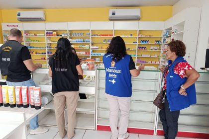 Visa Manaus fiscaliza drogarias em situação irregular em ação conjunta com o CRF-AM